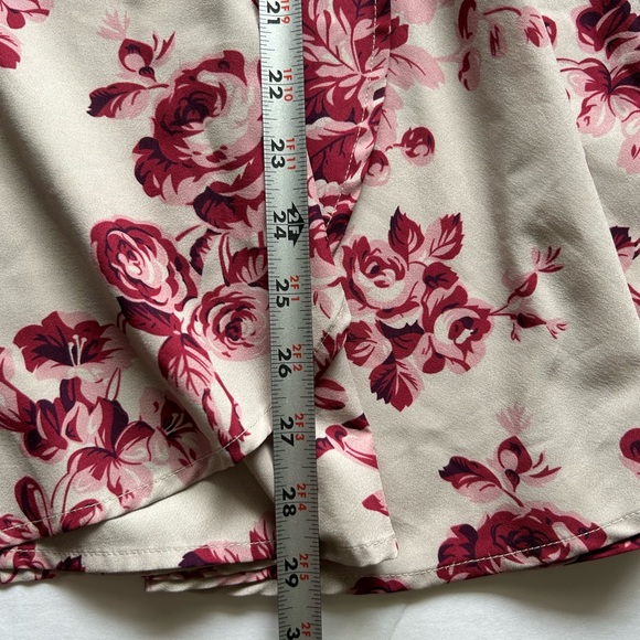 Shein Floral V neck top - Picture 3 of 9